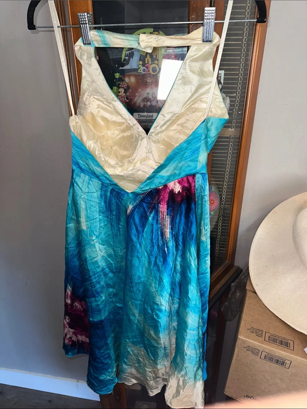 Blue Multicolor V-Neck Midi Dress with Decorative Waist Accent
